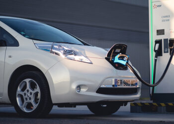 Ultra-Fast Charging in Five Minutes