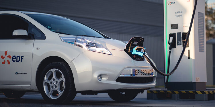 Ultra-Fast Charging in Five Minutes